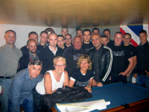 Photo de groupe de 3e Voie, avant sa dissolution. Au centre Sergei Ventura avec Serge Ayoub et Esteban Morillo, le tueur de Clément Méric.