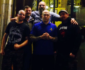 Jean-Sébastien, Raphaël et Benjamin, de Légitime Violence, avec Sébastien De Boëldieu et Gianluca Iannone, respectivement porte-parole international et président national de CasaPound.