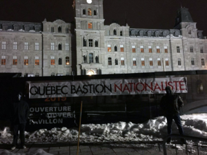 Banderole d'Atalante devant l'Assemblée nationale, février 2018.