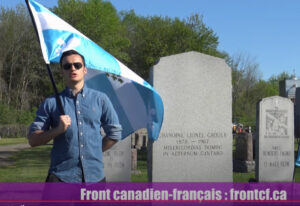  Alexi Larose, du FCF, devant la tombe du chanoine Lionel Groulx, à Vaudreuil, le 23 mai 2020.