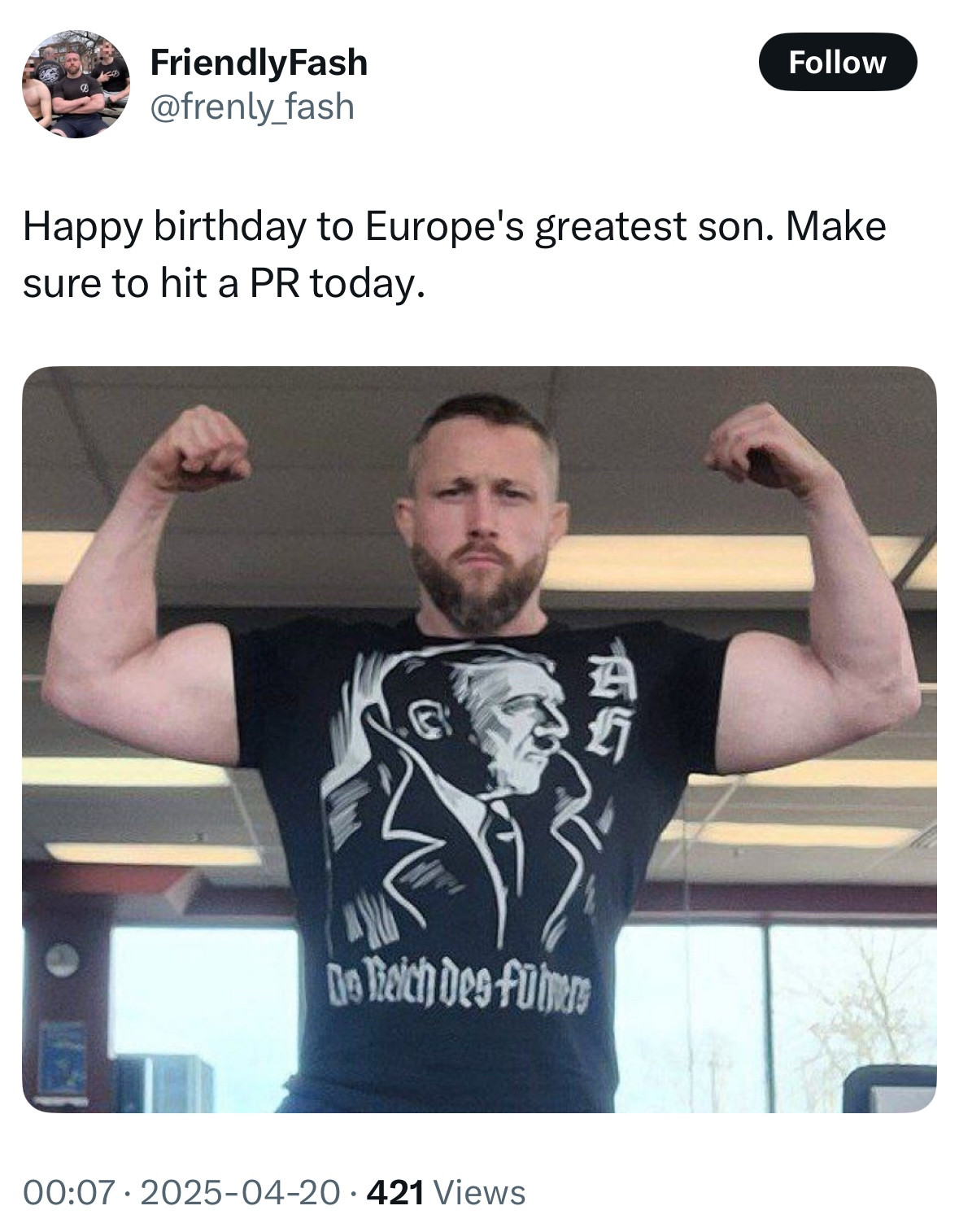 Le leader du Frontenac Active Club, Shawn Beauvais MacDonald se prend en photo au Nautilus Plus de LaSalle aroborant un t-shirt à l'effigie d'Adolf Hitler, à l'occasion de l'anniversaire de celui-ci,
